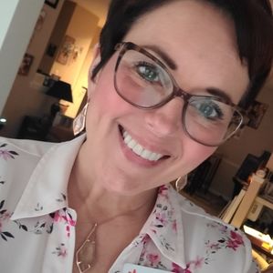 Meet your Posher, Crystal